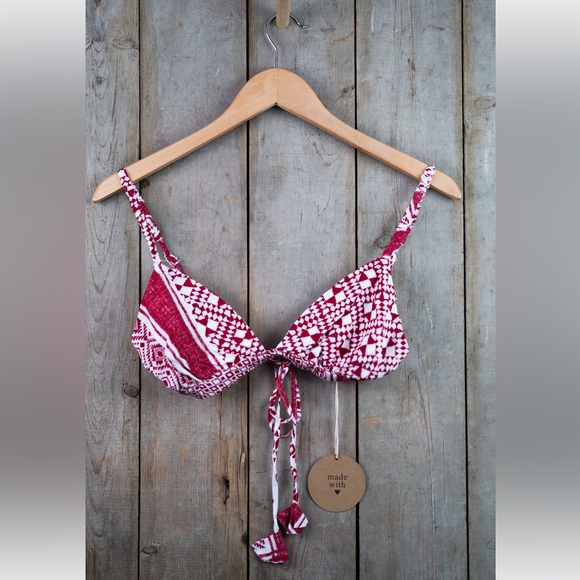 Chic red and white patterned adjustable top - Picture 1 of 3